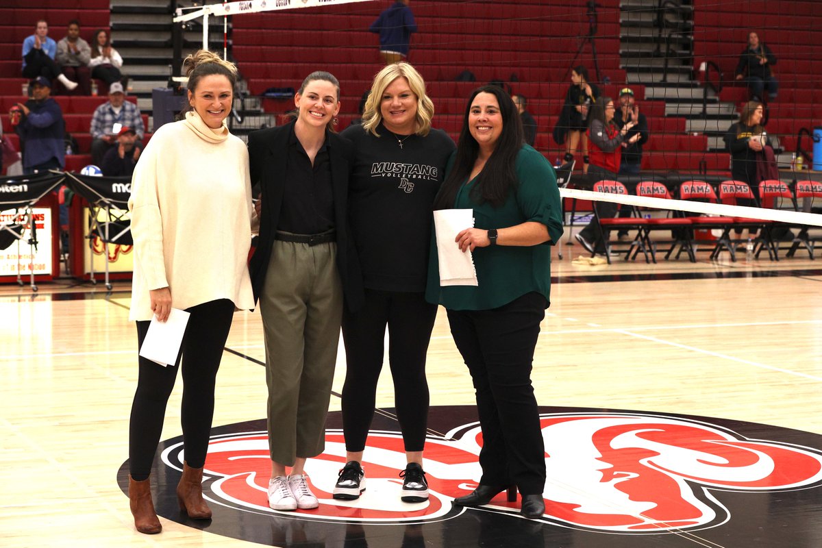 3C2Asports's tweet photo. In this year of celebration of the 50th anniversary of Title IX, it's awesome that all 4 head coaches during the CCCAA WVB Championship semis are women! (l-r) Katie Goldhahn (San Mateo), Carson Lowden (Am. Riv.), S.J. Delta (Molly Mordaunt-Hummel), Feather River (Sarah Ritchie) https://t.co/Uxbyz4tDmR