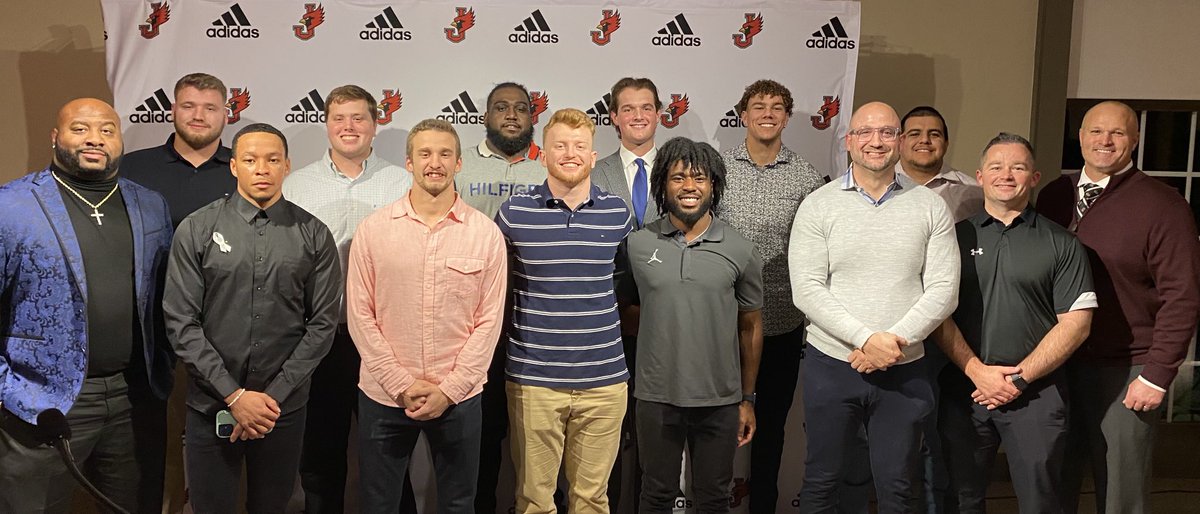 mmcgli1's tweet photo. Thank you to our alumni for coming out and supporting or 2022 senior class and football team at our banquet! Cardinal Pride! https://t.co/Ccl8jvKKt9