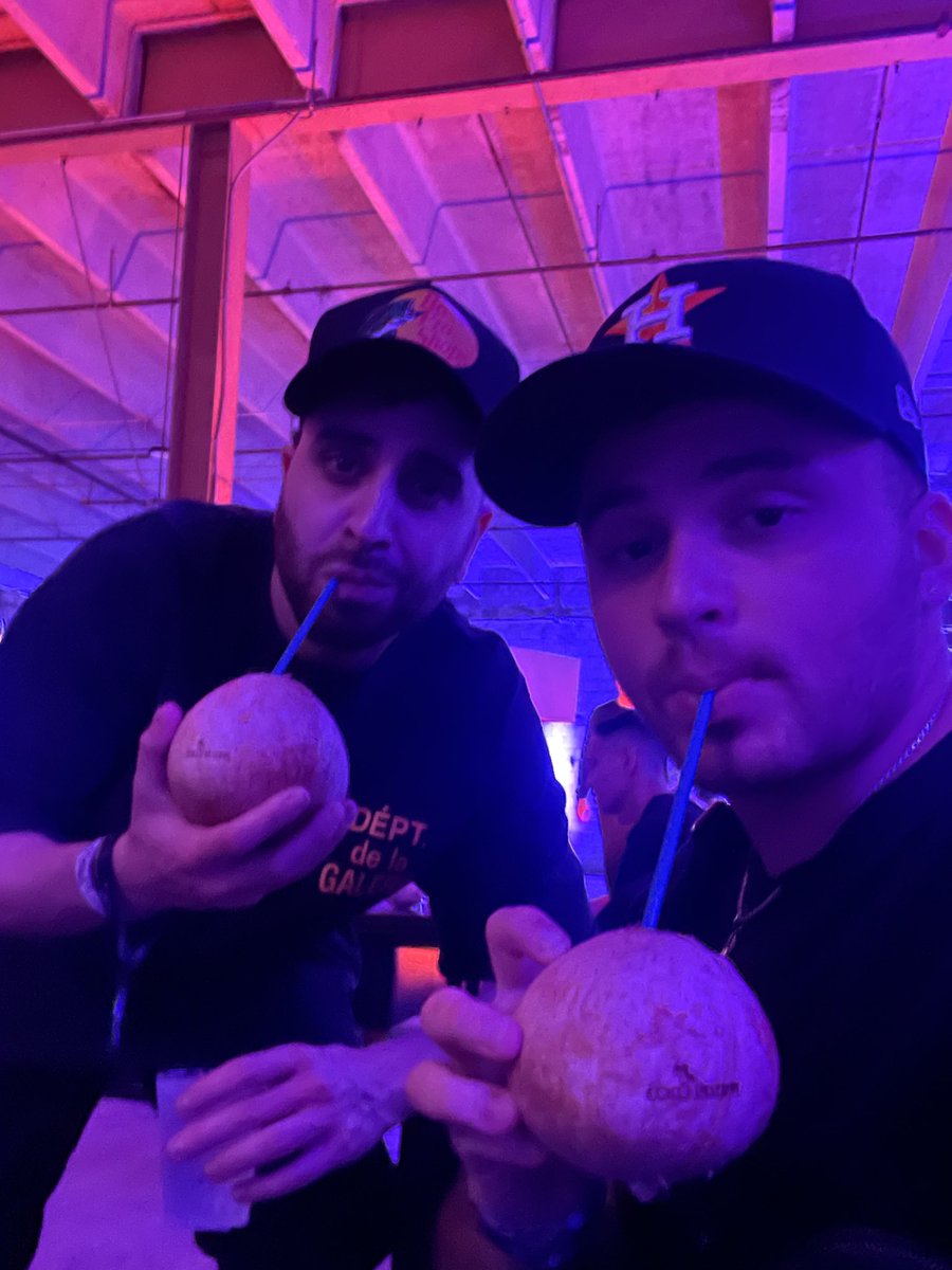 met <a href="/kmoney/"></a> yesterday, cool guy. after this pic he kissed me on the cheek and whispered “ wagmi “ in my ear 🤧