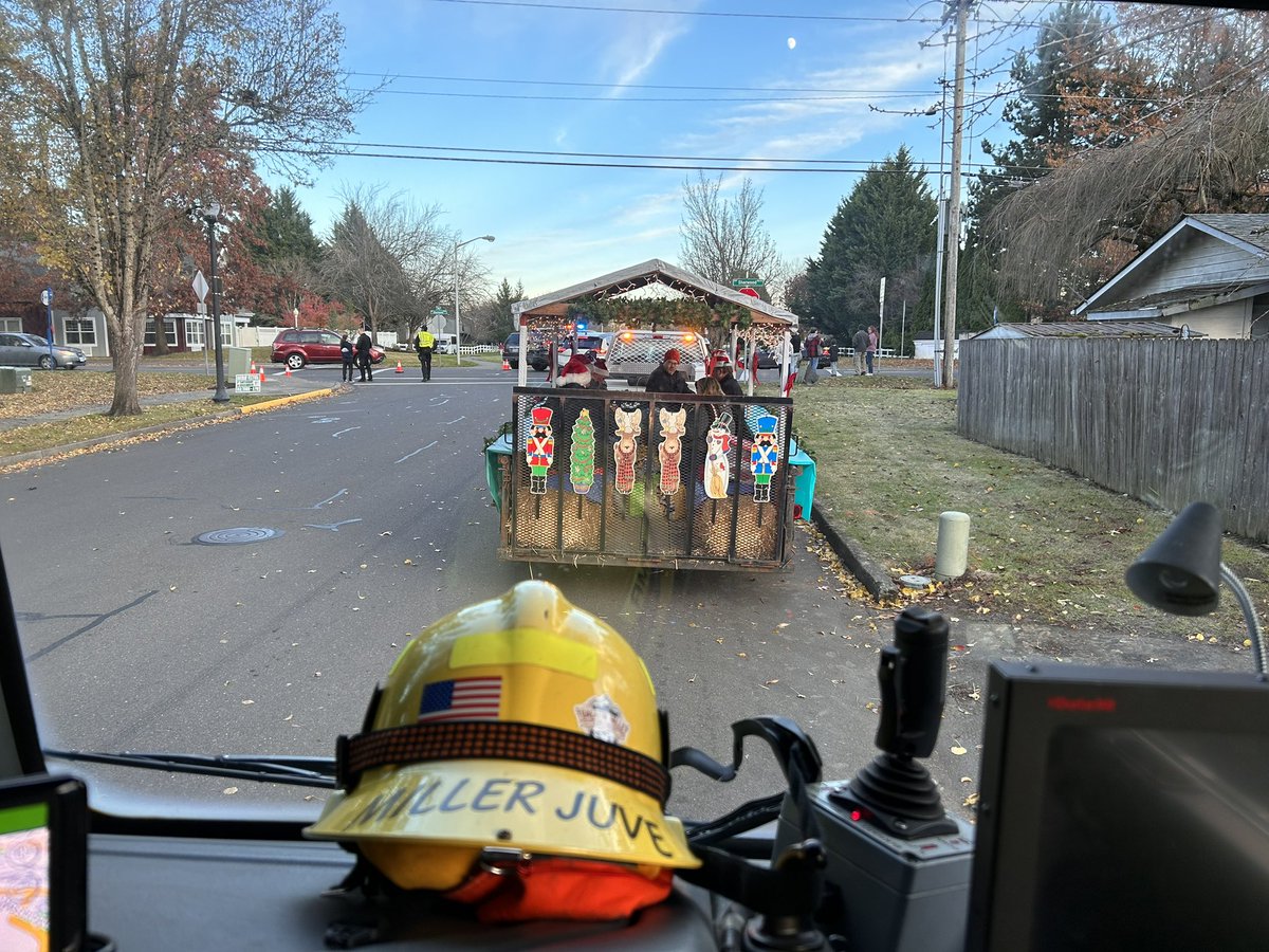 Volunteer gig is not too shabby! Let the parade begin!