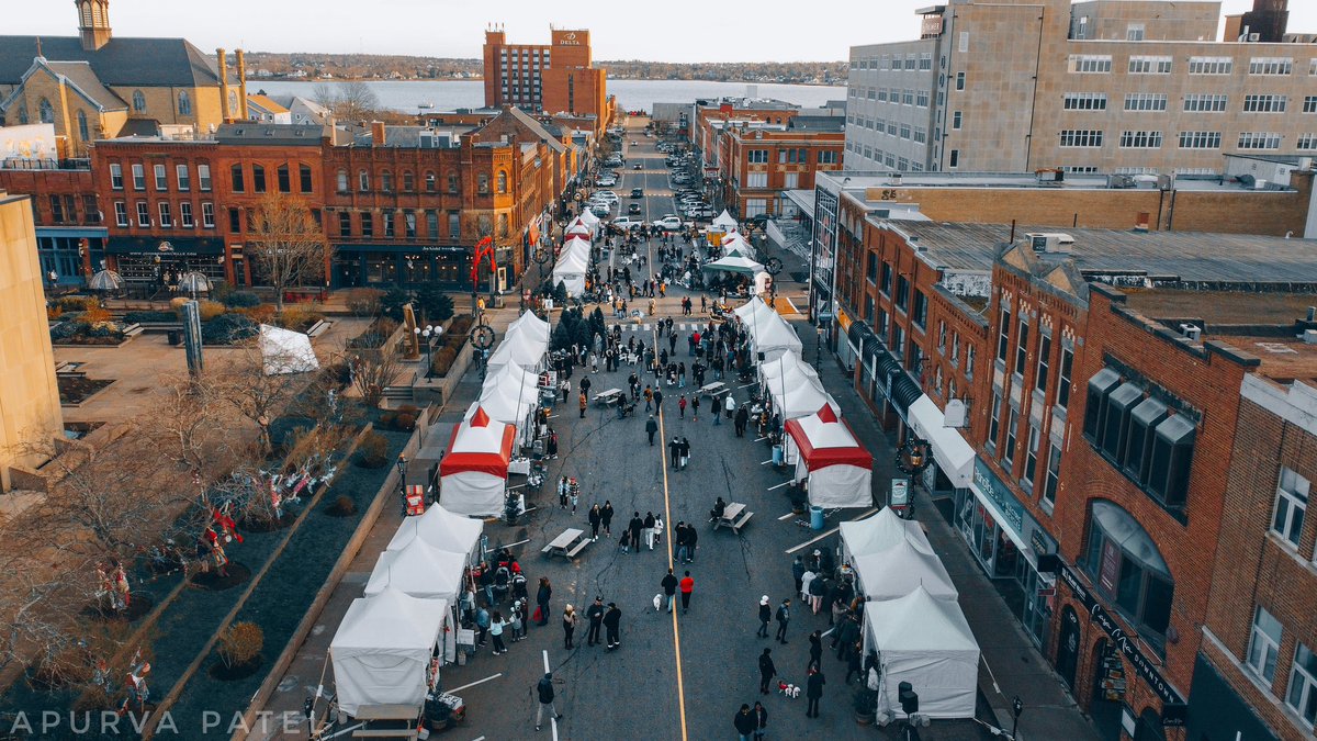 apurvapatel68's tweet photo. Glimpses of the Victorian Christmas Market in Charlottetown ☀️ 🎄
@tourismpei @CharlottetownPE
#explorepei #cbcpei #pei #princeedwardisland #canada #explorecanada #imagesofcanada #travel #travelphotography #cangeotravel #heartsofcanada #discovercharlottetown #charlottetown https://t.co/f2R1snrL6w