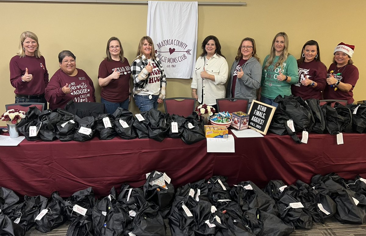 Thank you to these amazing Brazoria County Aggie Moms for taking the time out of their busy day to pass out finals packages for our students!! #bthofinals @Aggie_Moms