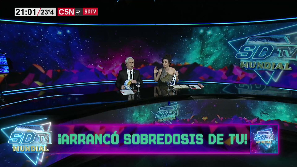 C5N's tweet photo. 🕔AHORA | Empezó #SDTV con @juliamengo y @soyjuandinatale 

✅ Invitado especial: Daniel "El Profe" Córdoba

📲 Hasta las 23 hs. por @C5N y en https://t.co/9fxDe61was https://t.co/PpwPmHIIjB