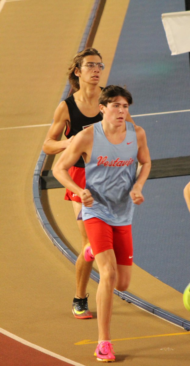 JamesBentleyXC's tweet photo. Awesome first indoor race of the year at the Magic City Classic! Ran the Mile with a time of 4:42, 5 second pr from last years time! @1rebelTrackXC @TimingXpress @crossplexbhm https://t.co/7mqBz75pCk