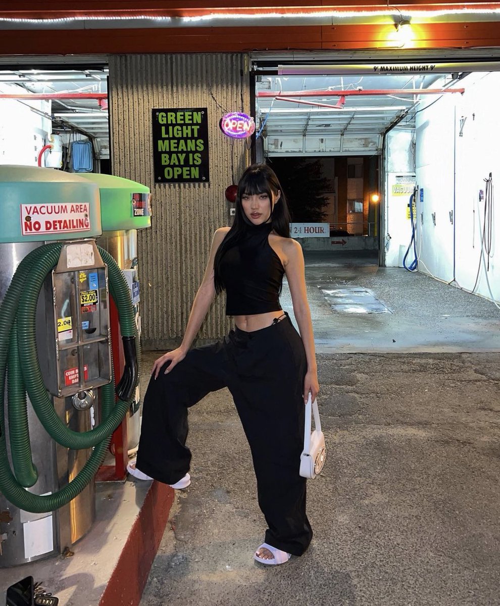 fromris9's tweet photo. WEARING MY STOMPERS WATCH OUT ON THE DANCE FLOOR 💋 #ELLYNKAIABLACKOUT https://t.co/rykopiBqKo