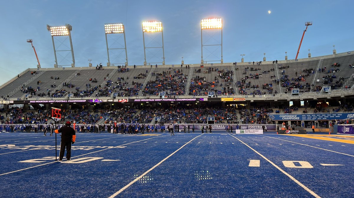 Jackson Moore on Twitter "The scene with 6 minutes to go, Fresno State