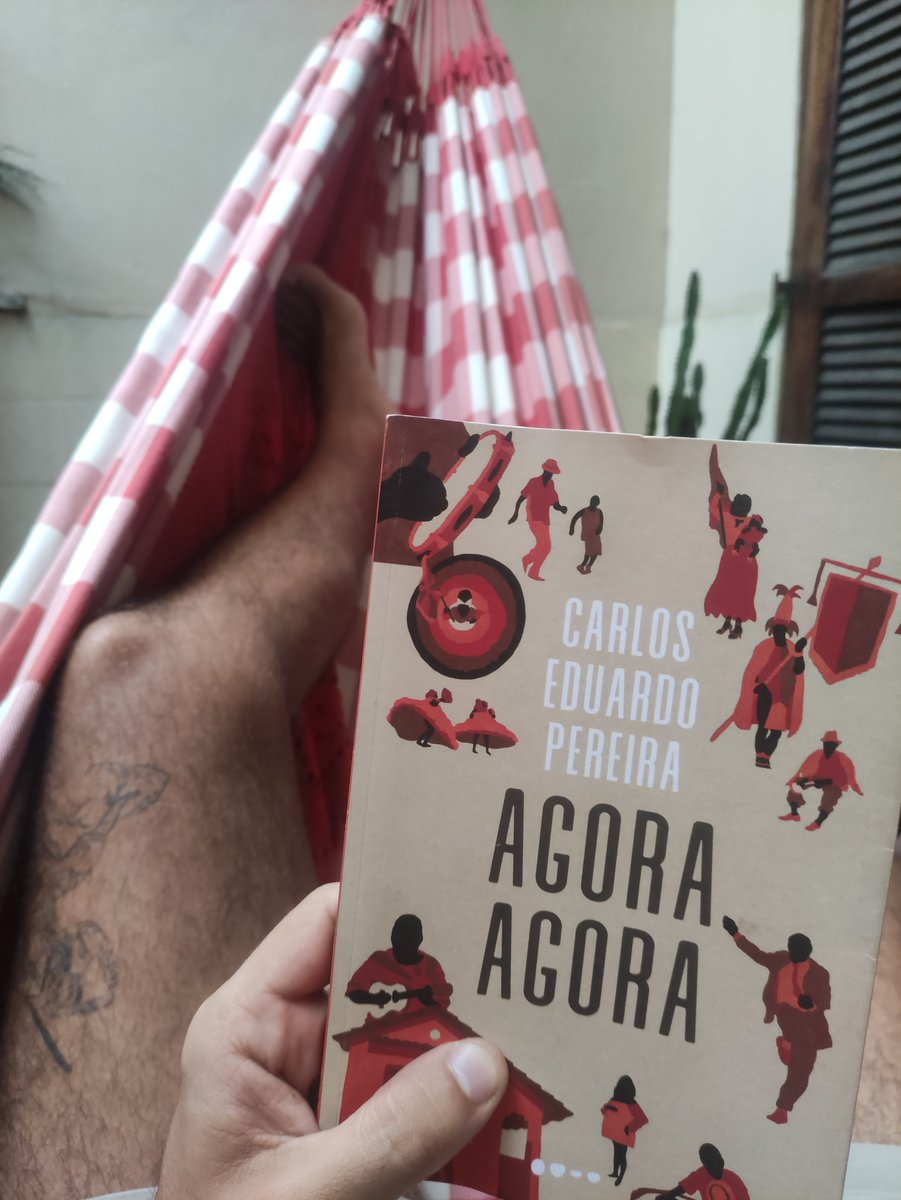 Cabei de ler o "Agora agora", do Carlos Eduardo Pereira. 

Livraço. Muito forte, mt bonito. Das melhores coisas que li de ficção BR recente desde que voltei a fazer isso. Se não for a melhor.