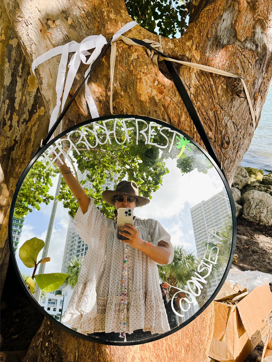 itsmichellelora's tweet photo. Day 4 of #proofofrest during Art Basel but this time at a picnic hosted by @onSiesta_xyz @selfloveclub and @HouseofFirst ✨ https://t.co/1ojuGsOpP9