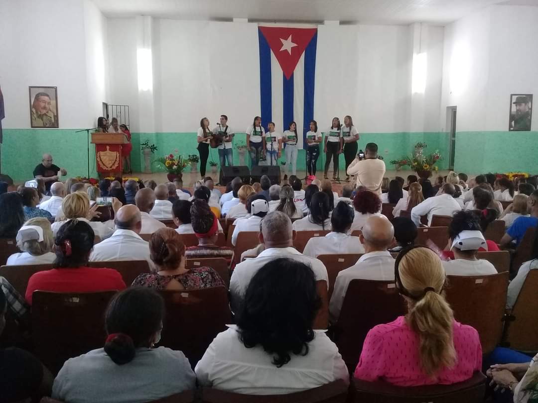 SanchezDoraida's tweet photo. Felicitaciones para los abnegados trabajadores del sector de la Salud en #MOA por haber sido merecedores del acto provincial #Holguin  por el día de la Medicina Latinoamericana. #Cuba https://t.co/LVMfRoijYv