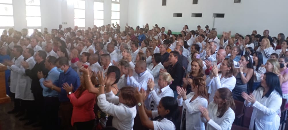 SanchezDoraida's tweet photo. Felicitaciones para los abnegados trabajadores del sector de la Salud en #MOA por haber sido merecedores del acto provincial #Holguin  por el día de la Medicina Latinoamericana. #Cuba https://t.co/LVMfRoijYv