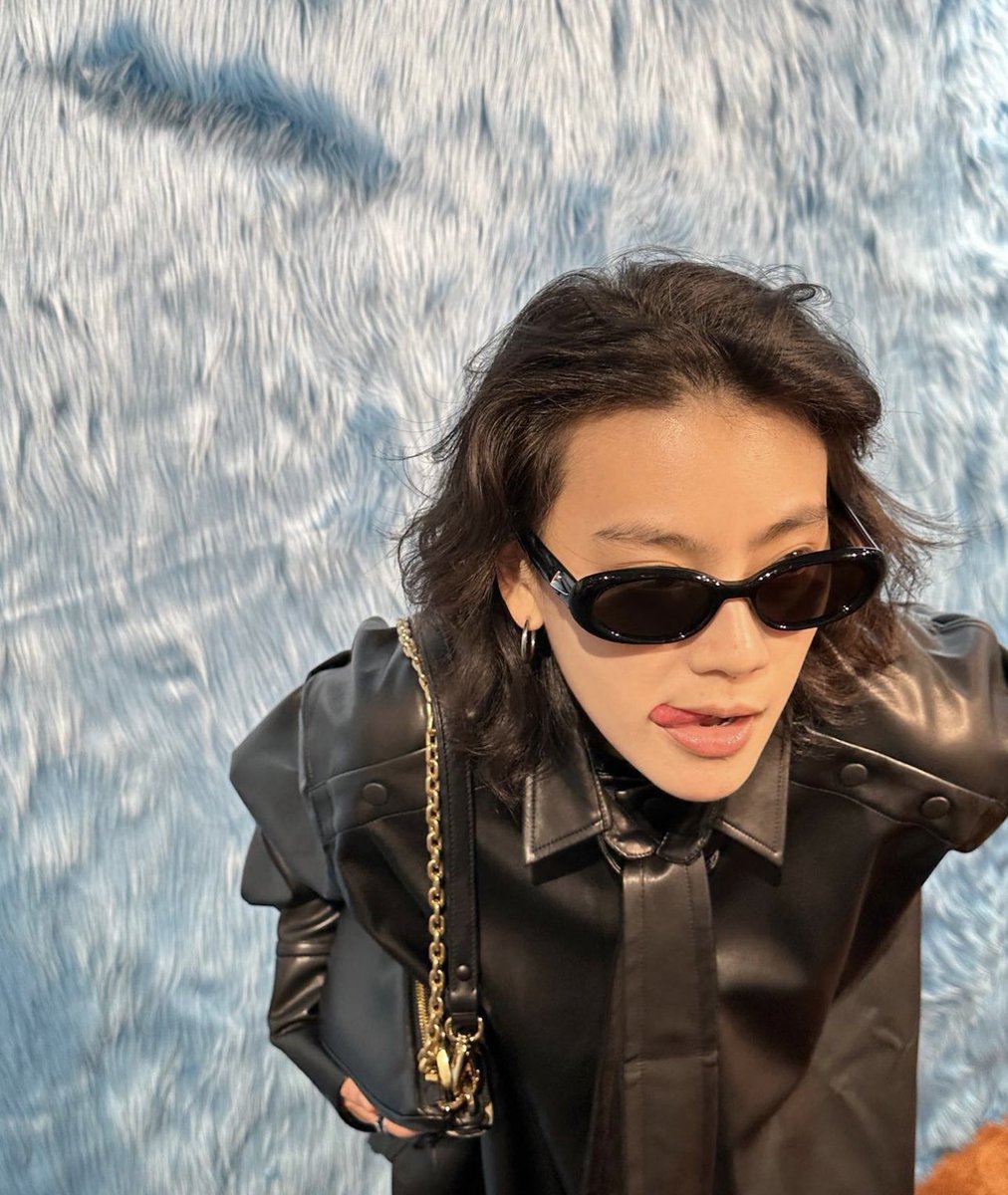 NEONMUNCH's tweet photo. YOU HAVE TO LET IT ALL GOO, NEO!!! FRRREEE YOUURR MIND 🫶🧠 mANY THANKS AND WISHES TO ELLY N KAIA 🥰🖤 #ELLYNKAIABLACKOUT https://t.co/M0qg54jBHn