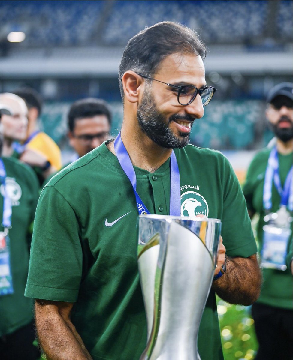 nassr_15's tweet photo. اعتقد انه ان الاوان ان نعتمد على ابن الوطن سعد الشهري في قياده المنتخب للسنوات المقبله فالفتره الطويله التي قضاها في الفئات السنيه بمنتخباتنا الوطنيه وماحققه من انجازات كفيله بأن يمنح الثقه ليرأس الجهاز الفني للمنتخب الاول ويعطى الصلاحيات كامله . https://t.co/BT60IIF5qA