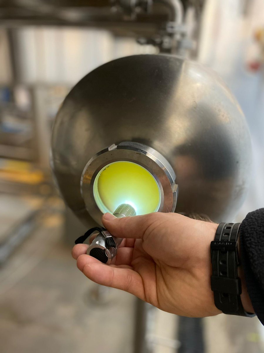 firstchopale's tweet photo. β€οΈ That loving glow of a First Chop baby!
This is the process called Vorlauf, German for 'first runnings,' where we set the grain bed and start to clarify the beer!π
#eccles #manchester #craftbeer #vorlauf #firstchop #brewing https://t.co/WZvzvusZhT