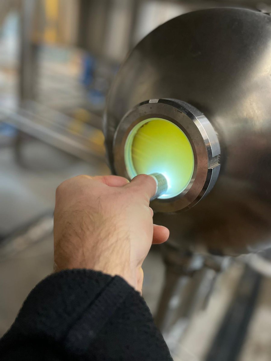 firstchopale's tweet photo. β€οΈ That loving glow of a First Chop baby!
This is the process called Vorlauf, German for 'first runnings,' where we set the grain bed and start to clarify the beer!π
#eccles #manchester #craftbeer #vorlauf #firstchop #brewing https://t.co/WZvzvusZhT