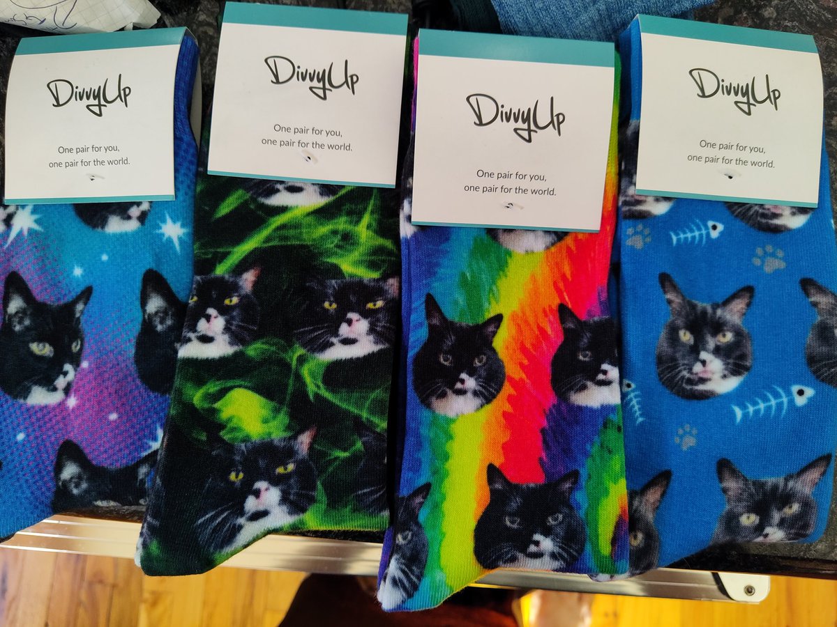 In related news, <a href="/AnnVanderMeer/">Ann VanderMeer</a> got me more Neo socks from <a href="/DivvyUpSocks/">DivvyUp</a> lolllllll....