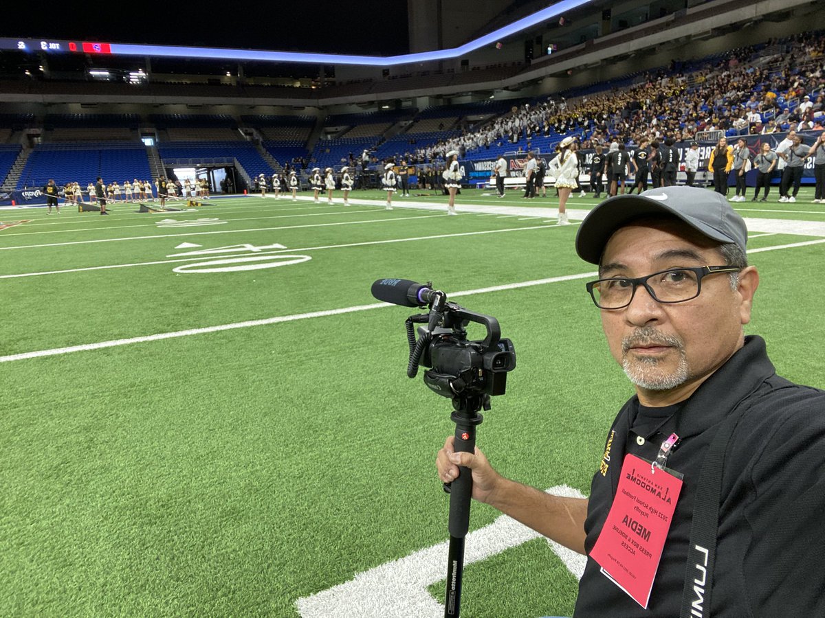 Getting ready to begin <a href="/BFNDFball/">Brennan Football</a> vs. Westlake.