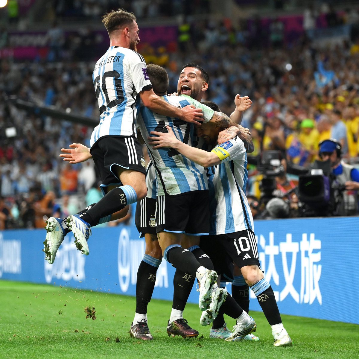 PabloCarranzaOK's tweet photo. HACE ZOOM Y MIRA LA CARA DE MESSI 😍 https://t.co/f7p8h63724
