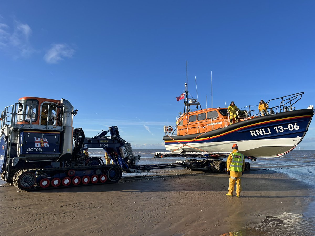 Playmo_Pics's tweet photo. Thanks To @HoylakeRNLI https://t.co/qNrZWLP7lG