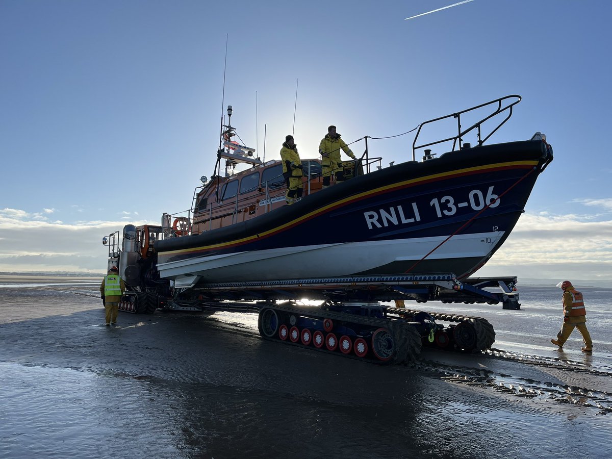 Playmo_Pics's tweet photo. Thanks To @HoylakeRNLI https://t.co/qNrZWLP7lG