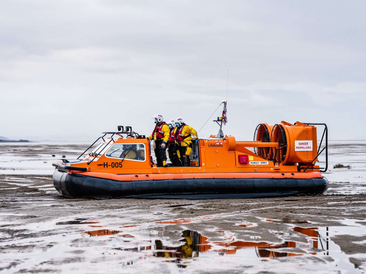 Playmo_Pics's tweet photo. Thanks To @HoylakeRNLI https://t.co/qNrZWLP7lG