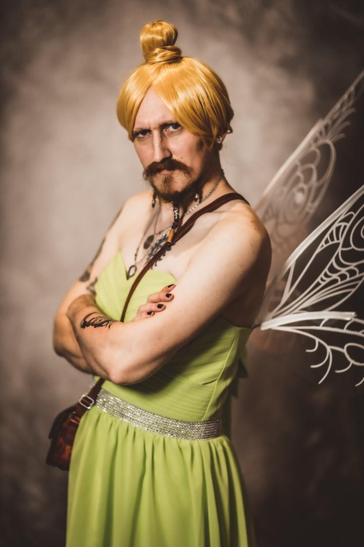 Okay <a href="/friendlyfireexe/">Friendly Fire</a>
Wenn ihr schon gerade euch in Disney Charaktere verwandelt...
Letzte Woche bin ich noch als 2 herumgelaufen
Zu Feier eures Tages, würde ich gegen später in eins der beiden Cosplays schlüpfen und #FriendlyFire8 so weiter schauen...
Nur... welches von beiden?