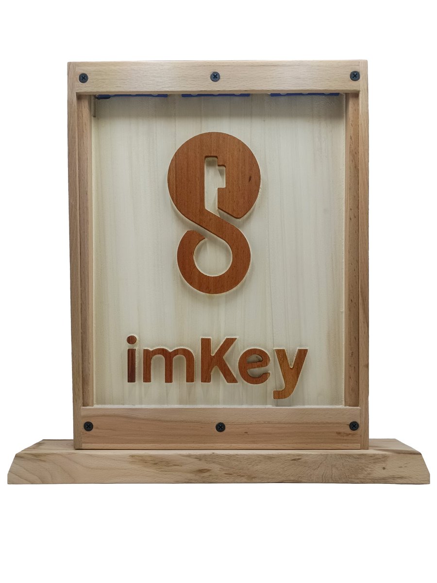 oakmont_s's tweet photo. This is not a graphic design but a handmade wooden product made for the love of @imTokenOfficial https://t.co/BodbKREyjE