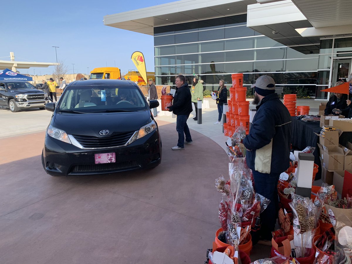 RuskMitch's tweet photo. Thank you to our Veterans! Great partnership with Operation Homefront and their Meals on Wheels event, Loves Travel Stops for hosting with all their volunteers and The Home Depot handing out 100 tool starter kits for the children of our veterans. https://t.co/5ojIOUglAv