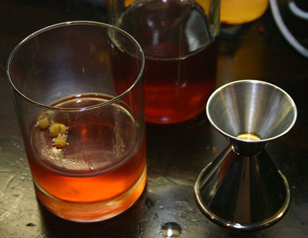 A comforting chamomile Sazerac cocktail for the short, cold days of the season: ow.ly/Rj7450LSqaj