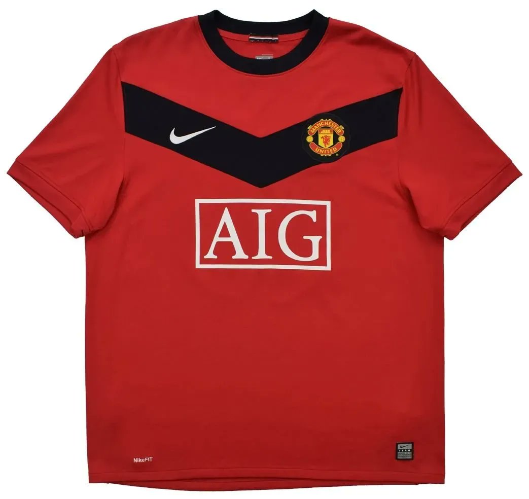 StretfordPaddck's tweet photo. Who is the first player that comes to mind when you see this kit? 🤔 #MUFC https://t.co/kPqiHloCIr