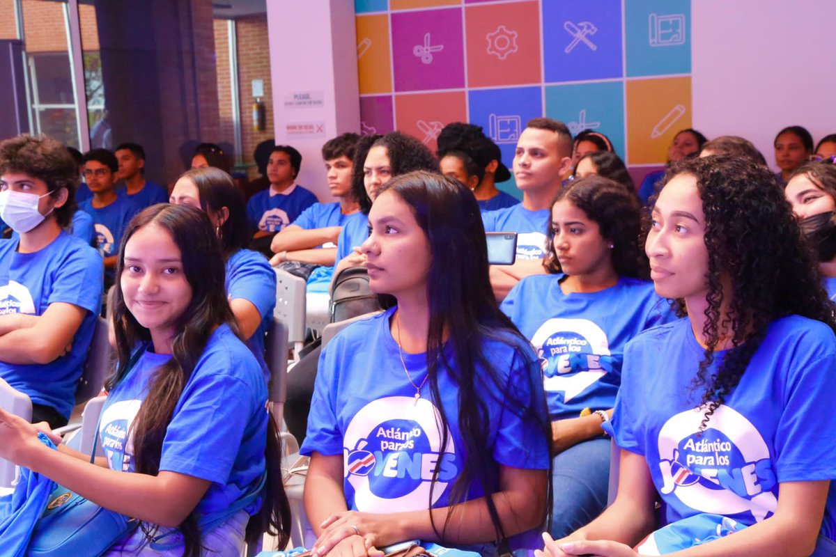 Gobatlantico's tweet photo. Gracias a la alianza con @GlobalShapersBQ, @Altamiraedu y @Camarabaq, nuestros 56 becarios del programa #AtlánticoParaLosJóvenes participaron de una creativa jornada de introducción a la Innovación Social, que los preparará para convertirse en líderes de sus comunidades. https://t.co/Mf4pIbRTVo
