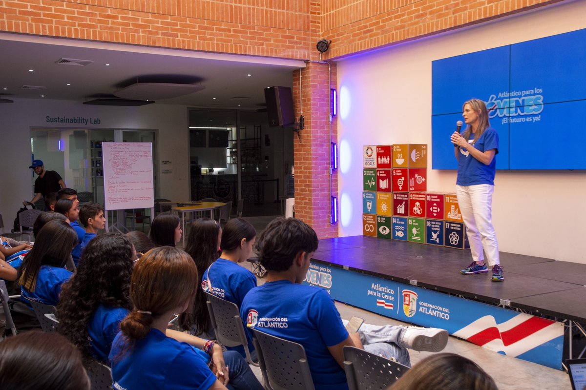 Gobatlantico's tweet photo. Gracias a la alianza con @GlobalShapersBQ, @Altamiraedu y @Camarabaq, nuestros 56 becarios del programa #AtlánticoParaLosJóvenes participaron de una creativa jornada de introducción a la Innovación Social, que los preparará para convertirse en líderes de sus comunidades. https://t.co/Mf4pIbRTVo