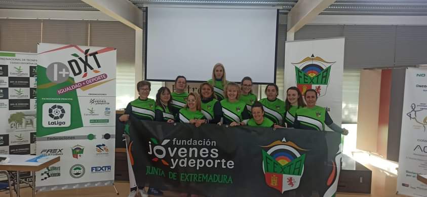 ArcoExtremadura's tweet photo. Hoy se han celebrado las 2 últimas jornadas de Curso de JUEZAS RFETA NIVEL 1 del I+DTX de la @FJyD. Con la colaboración de @Fatimaagudo y Julia Piquer.
Enhorabuena a todas las participantes y gracias por el apoyo. https://t.co/UYZACz7Wb6