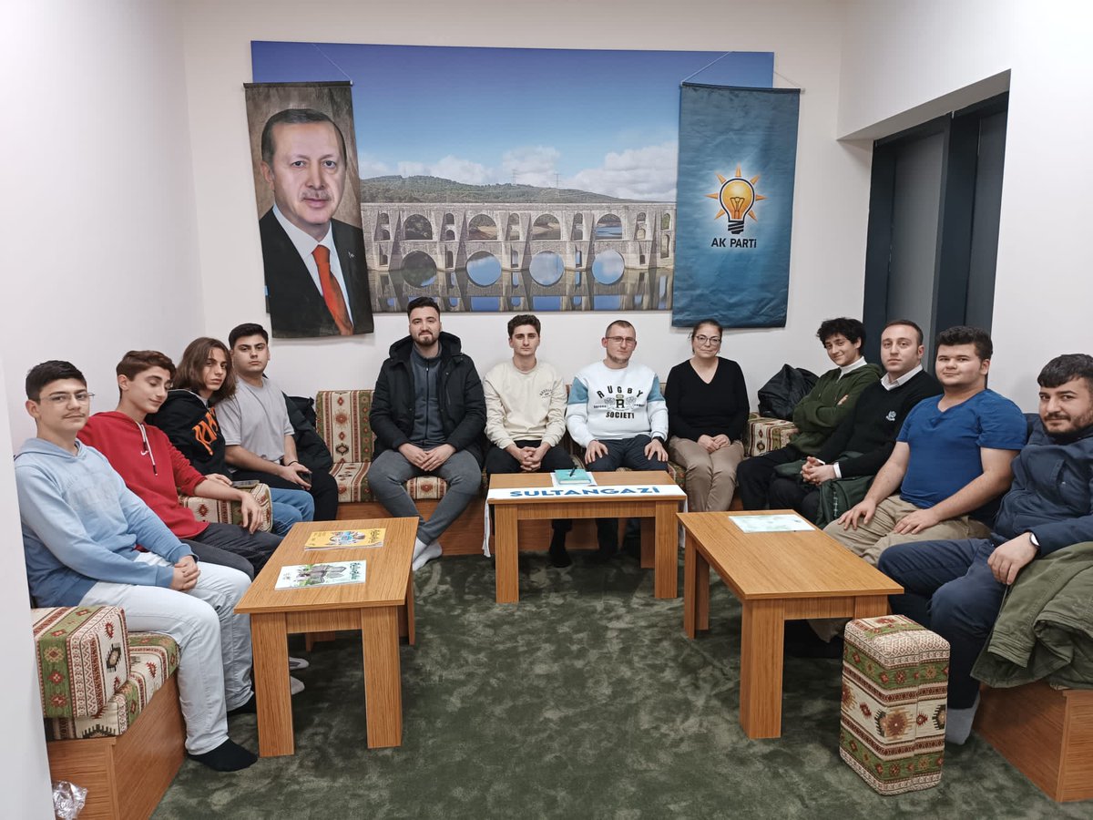 İsmetpaşa mahallesi Emre SATILMIŞ başkanlığında; sorumlu yönetim kurulu üyeleri Behçet Barış BAŞÇA ve Furkan DÜZEL'in katılımları ile haftalık olağan toplantısı gerçekleştirildi.

Toplantıya İlçe Yönetim Kurulu üyesi Hülya Safiye Arapoğlu misafir edildi.

#2023YolundaBiriz