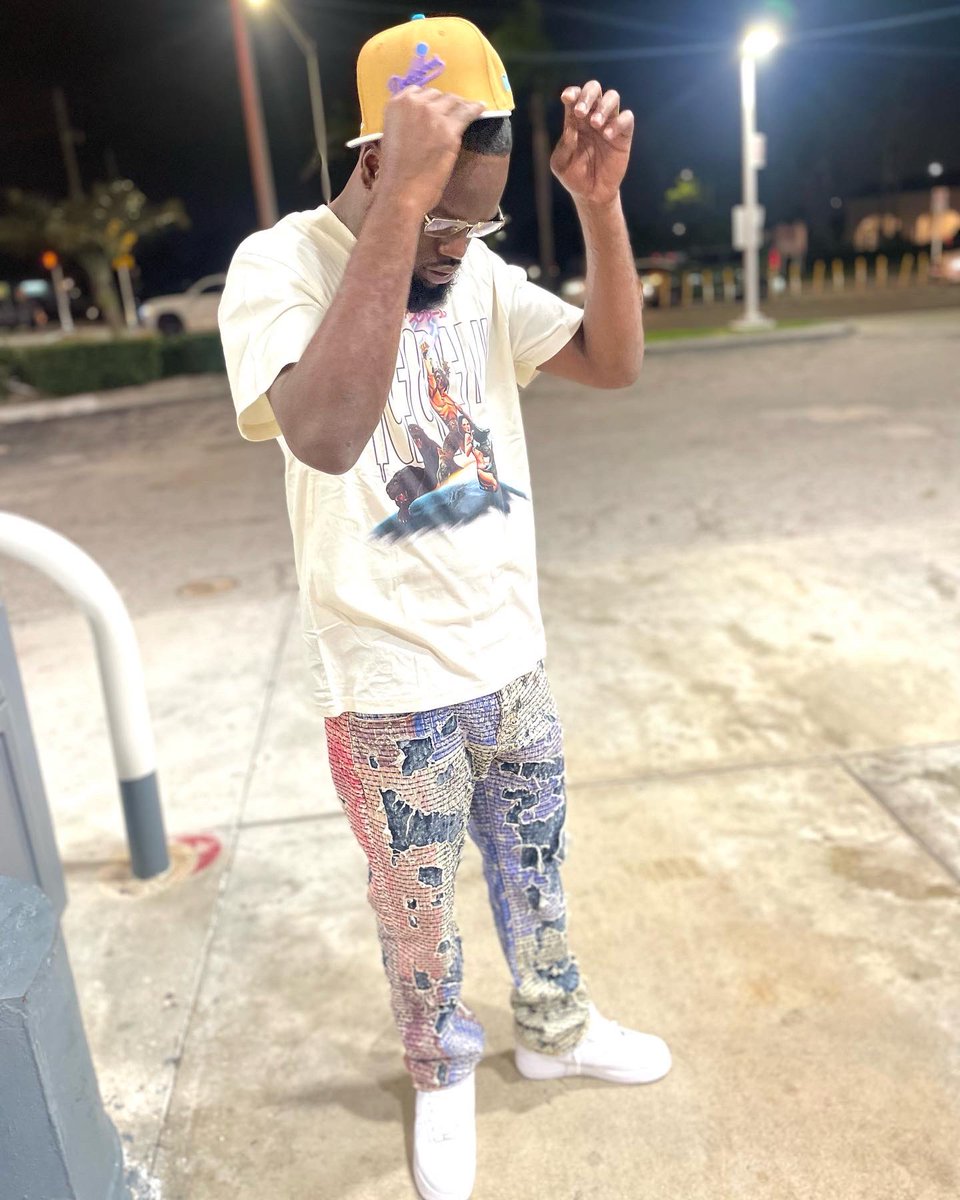 youngprince221's tweet photo. Currently somewhere chasing the bag 😎 https://t.co/HpV03eNGna