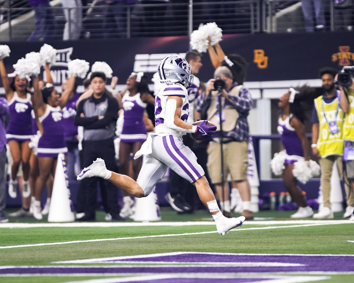 KStateFB's tweet photo. The lone star kid https://t.co/k0ZYRkQNwt