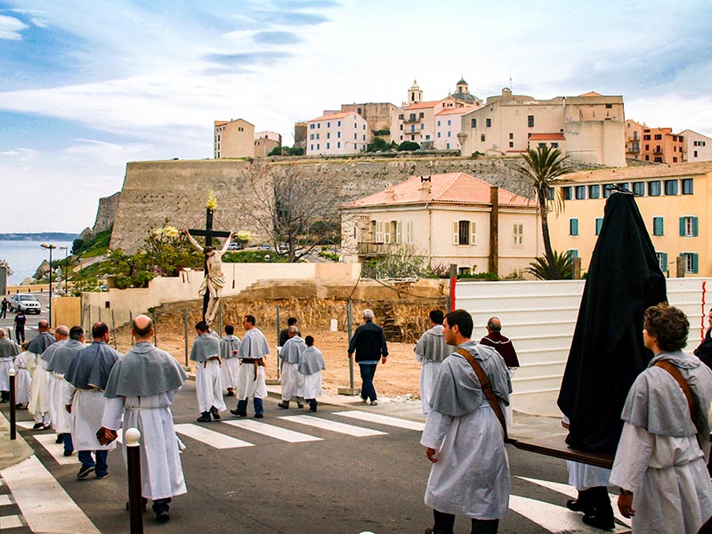 JaimePatrimoine's tweet photo. 🧐 Les #confréries représentent une part importante du #patrimoine culturel de la #Corse
👏 Plusieurs fois menacées de disparition, elles revivent aujourd’hui dans un élan intégrant l’#histoire à la modernité, à découvrir dans notre article 👉 https://t.co/Ovldqtzvcm https://t.co/Jh2wSL3XPN