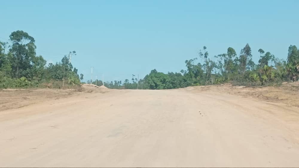 Les mostramos algunas imágenes del entronque de Río del Medio comunidad costera al norte de #MinasdeMatahambre como resultado de la rehabilitación del vial que comunica al municipio con #Mantua #CubaViveYTrabaja