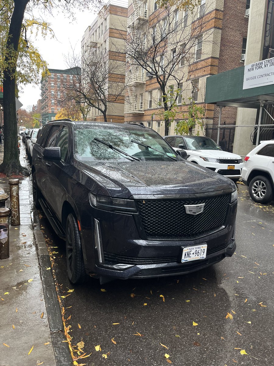 MaitreMandA's tweet photo. Et ça continue :
#carsofNYC https://t.co/9fiHYNDERW