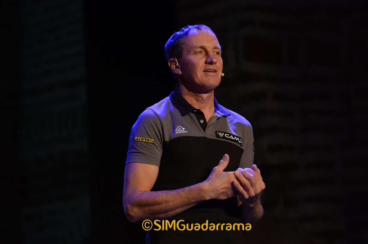 SIMGuadarrama's tweet photo. Denis Urubko, fantástica tarde con él en el Centro Cultural La Torre con aforo completo. Un ejemplo Increíble y pasión pura por la montaña, el deporte, los retos y la solidaridad. #Guadarrama #SIMGuadarrama #sierradeguadarrama https://t.co/EK6GvjmdSo