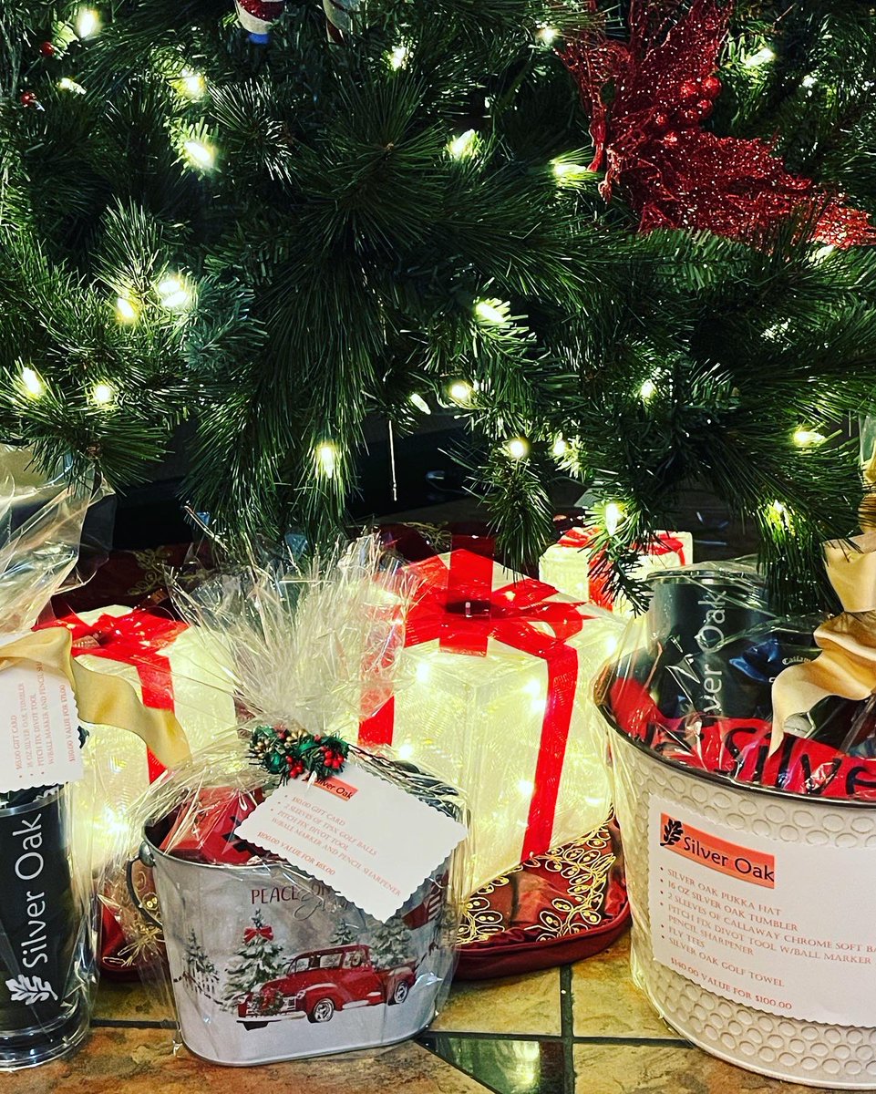 SilverOakGolf's tweet photo. Looking for the perfect gift for your favorite golfer? Our pro shop is your answer. 20% storewide through December 24th. https://t.co/pswc8OX0fF