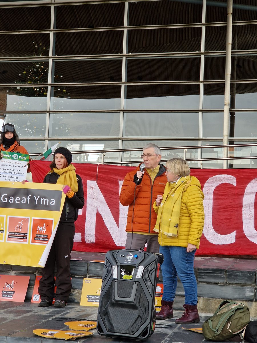 💛Today, as part of the Warm this Winter day of action, we launched our petition to ask Welsh Government to take action on the cost of living crisis, climate emergency and fuel poverty.