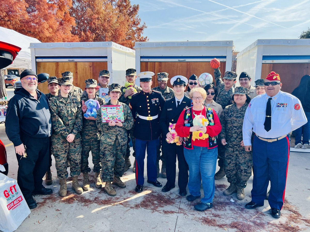 PJMurray2036's tweet photo. Irving High School Marine Corps JROTC is having a blast at the 2022 Flower Mound TX Toys for Tots Media Site. Stop on by and show these cadets your support! https://t.co/YWvFHtwnVn