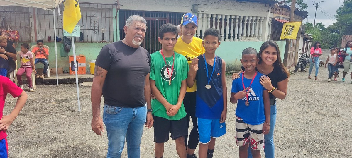 darilisva's tweet photo. Hoy #3Dic realizamos una jornada integral en la Comunidad José Antonio Páez de la Parroquia Las Brisas. #Miranda
Dónde hubo despistaje de hipertensión, asesoría legal gratuita, juegos deportivos, pintacaritas y golosinas para los más pequeños.
@Pr1meroJusticia @Activismopjmir https://t.co/8v1ztBCExa