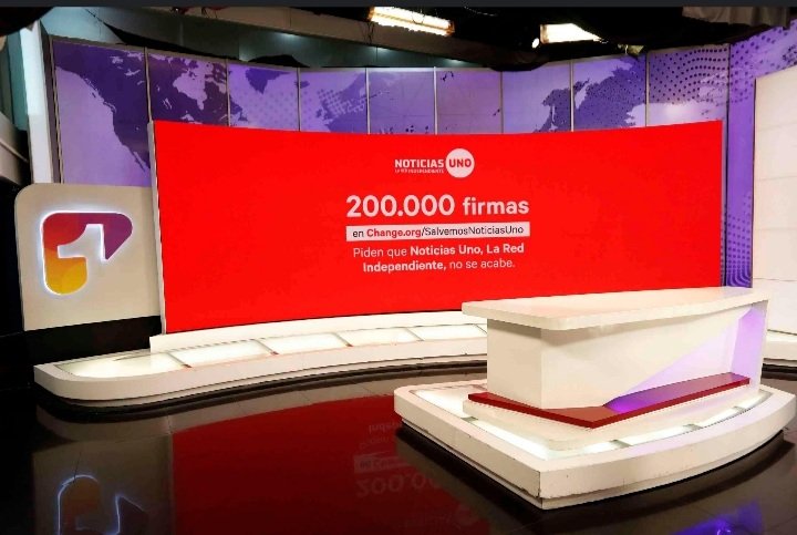 GrisalesRubio's tweet photo. Veo a muchos #Uribestias en su #LloratonUribista ,porque esa alimaña ($9milmillones d @ECOPETROL_SA ) d Fernando lodoño robos, se le acaba ese "circo d radio 📻" y dicen @petrogustavo nos persigue 
Saben q es persecución acaso? Noo? Pregúntele a @NoticiasUno , q vive por #Vaky https://t.co/1BOR7836H0