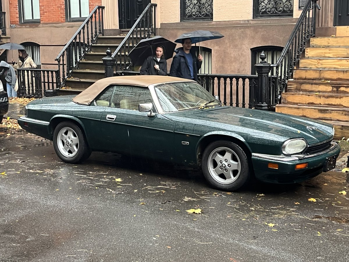 MaitreMandA's tweet photo. #carsofNYC https://t.co/abPNGewR03
