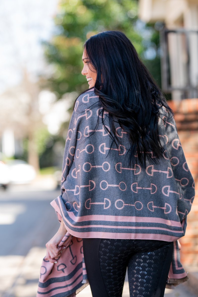 Looking for a holiday gift? Our Snaffle Bit scarf made from cashmere is the perfect gift!❄️

......................................
𝗙𝗼𝗿 𝗘𝘃𝗲𝗿𝘆 𝗥𝗶𝗱𝗲𝗿 🐎
Online at Breeches.com 🌐 

 breeches.com/products/awst-…