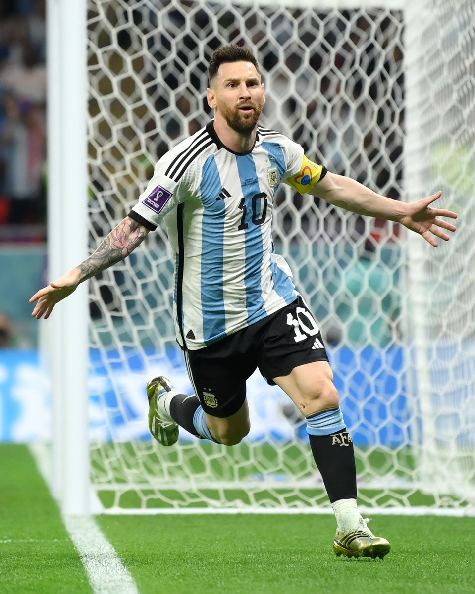 fcbarcelona_fra's tweet photo. 🐐 𝟏𝟎𝟎𝟎 matches officiels 🐐

16 octobre 2004 - 3 décembre 2022
Et toujours aussi décisif ! 
Leo #Messi ! https://t.co/N0m9T4fzhC