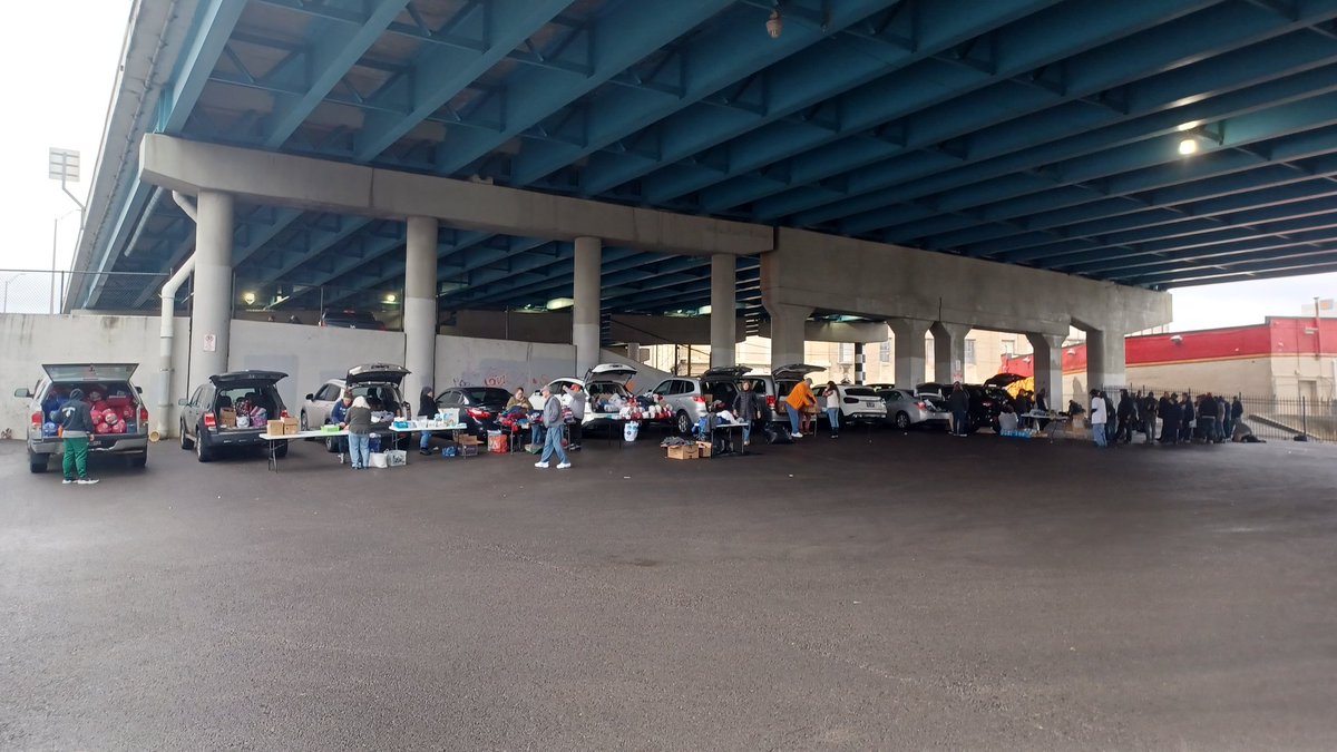 bills_blankets's tweet photo. Pictures from our distribution today https://t.co/IQ2MrMdKo7