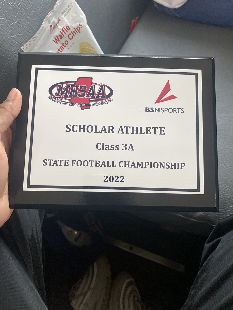 TreyonSledge's tweet photo. Blessed to receive the Scholar Athlete Award for the 3A State Championship Game🎓💯 https://t.co/GaPeariHTv