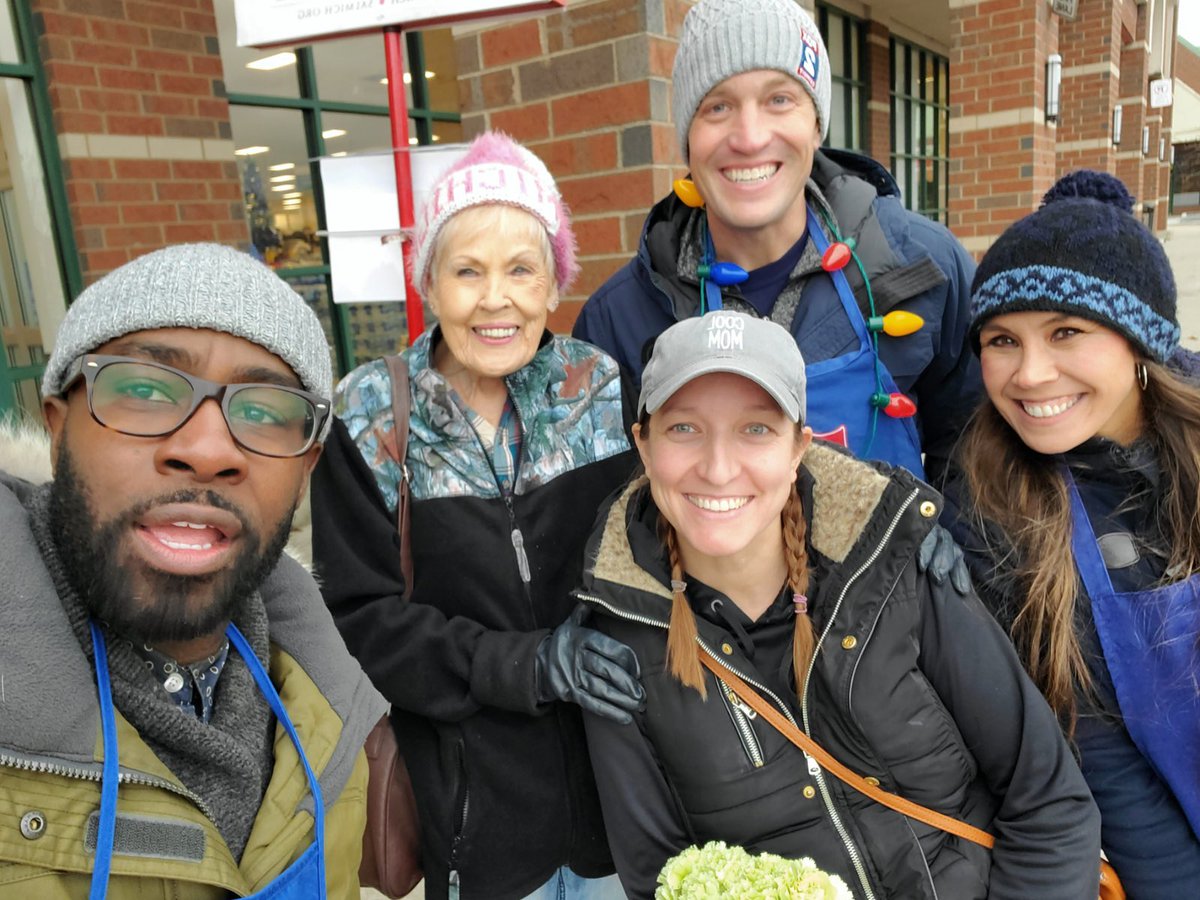 It was such a cold day but @RandyWFOX2, <a href="/NewsDSpencerFox/">Dave Spencer</a> and I were surrounded by so much warmth. Thanks to everyone who gave to <a href="/salmich/">The Salvation Army Great Lakes Division</a>. #RingingInTheD #BellRingers